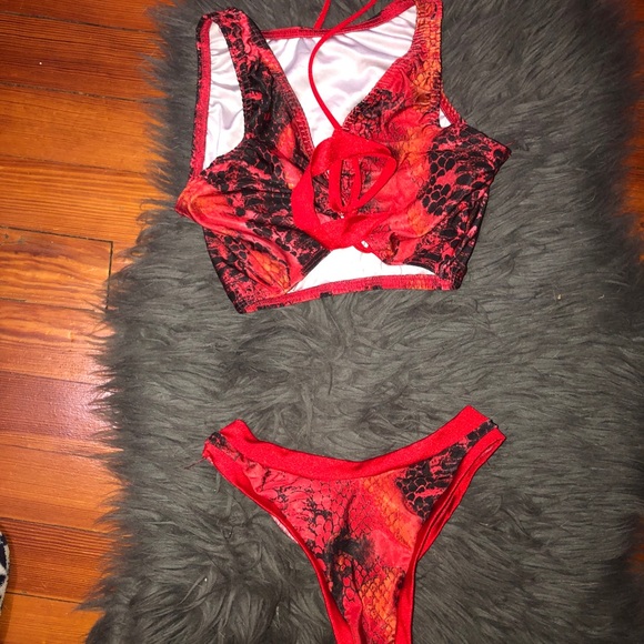 Two piece bikini - Picture 4 of 5